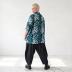 Petrol/Weiße Bluse aus Stretchtwill mit Hemdkragen und 3/4-Arm aus Viskosemix weichfallend