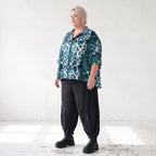 Petrol/Weiße Bluse aus Stretchtwill mit Hemdkragen und 3/4-Arm aus Viskosemix weichfallend