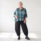 Petrol/Weiße Bluse aus Stretchtwill mit Hemdkragen und 3/4-Arm aus Viskosemix weichfallend