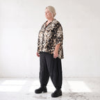 Twillbluse in Braun/Weiß mit Muster Hemdkragen Knopfleiste Stretch und gerundetem Saum