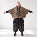 Kuschelige Teddyweste in Beige mit Tüllkombination ärmellos warm für schicke Winterlooks