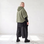 Teddyweste mit Kapuze und Tuelldetails in gerundeter Form weich warm fuer Wintertage