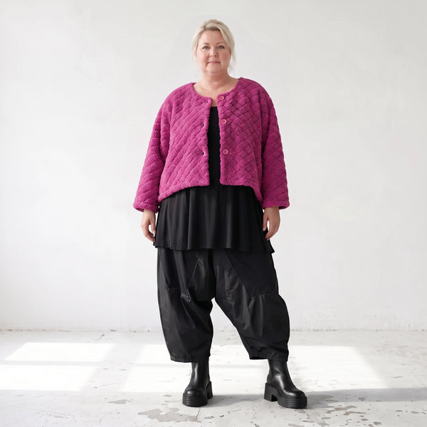 Kuschelige warme Fuchsia Teddyjacke in gerundeter Schnittform für stylische Winterlooks