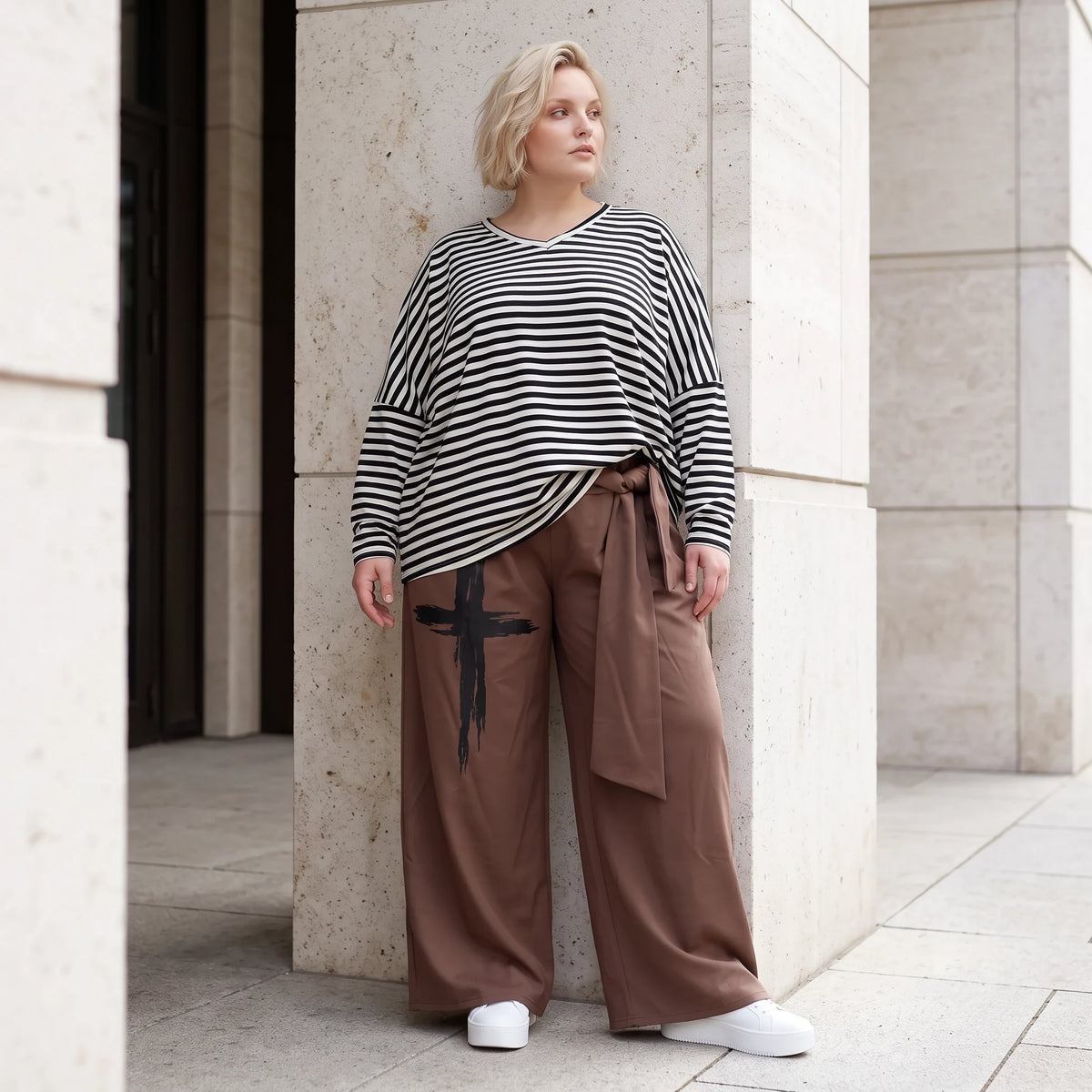 Marlenehose aus weichem Fleece mit Bindegürtel und weitem fließendem Bein winterwarm