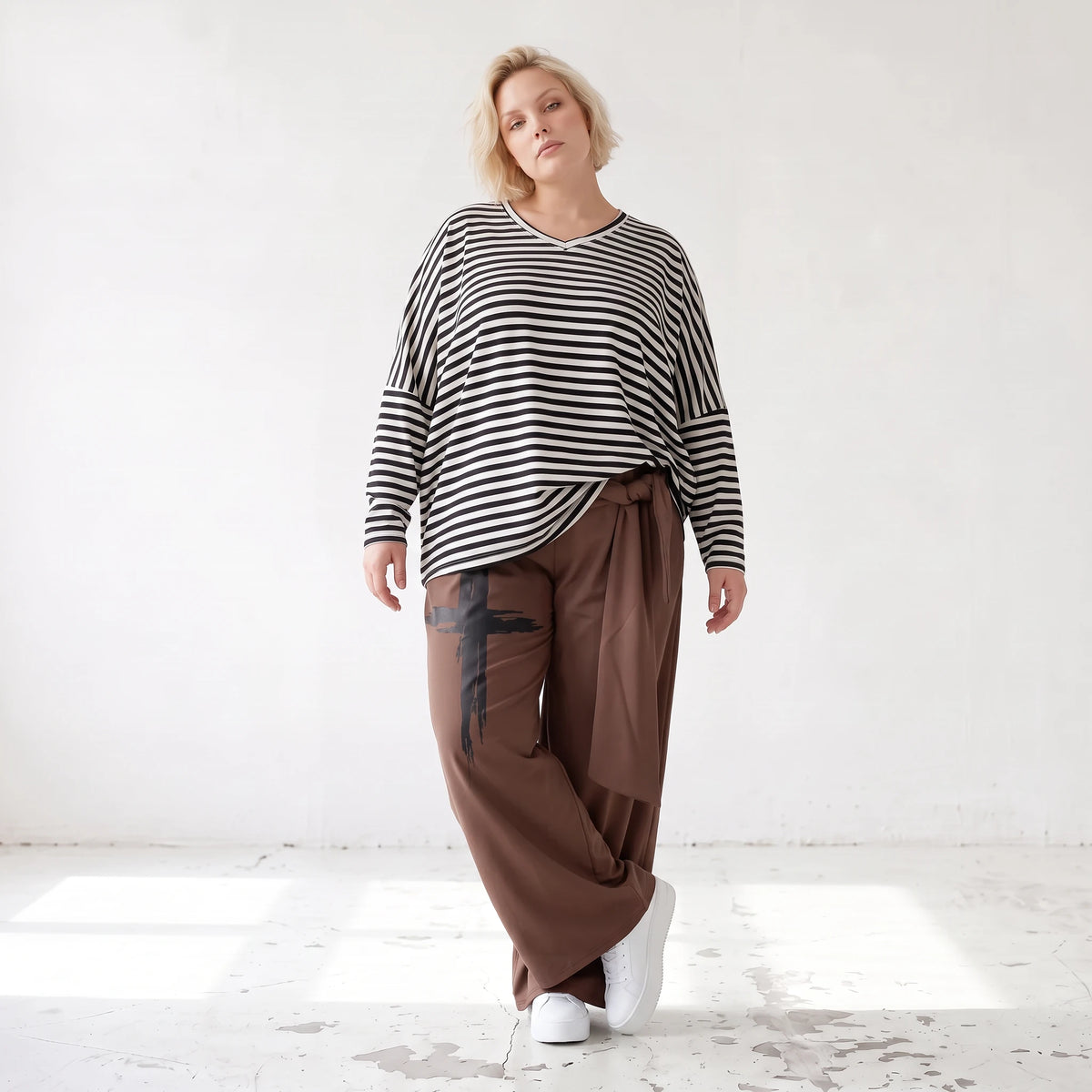 Marlenehose aus weichem Fleece mit Bindegürtel und weitem fließendem Bein winterwarm