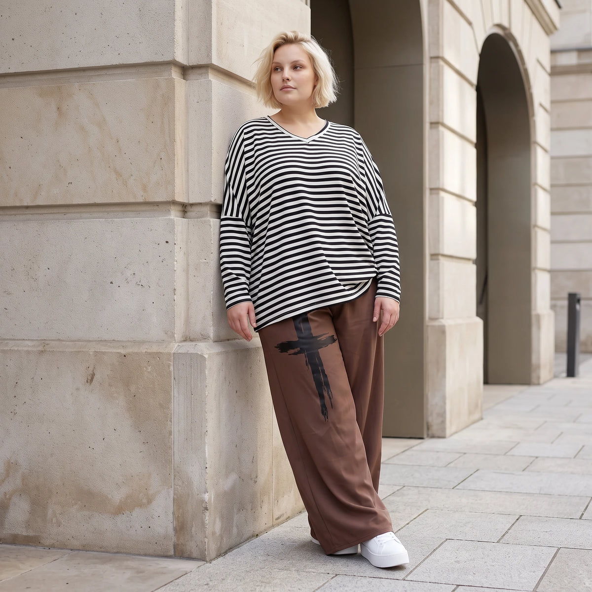Marlenehose aus weichem Fleece mit Bindegürtel und weitem fließendem Bein winterwarm