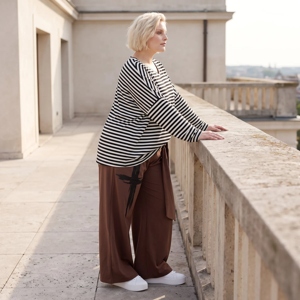 Marlenehose aus weichem Fleece mit Bindegürtel und weitem fließendem Bein winterwarm