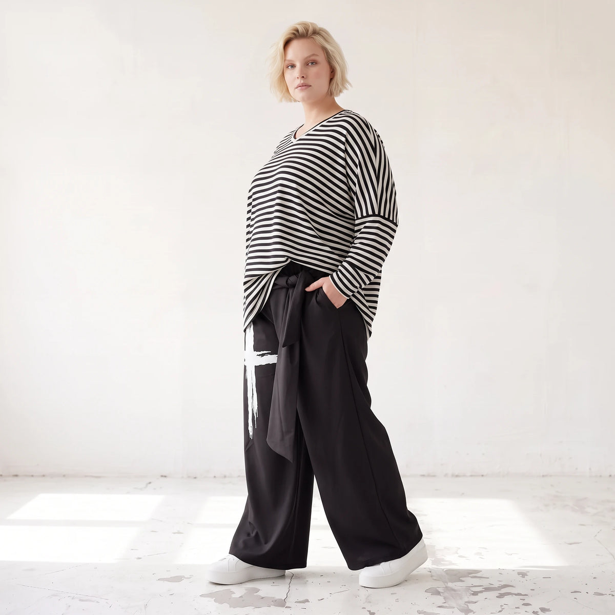 Warme Fleece Marlenehose mit elastischem Bund und Bindegürtel im weiten Komfortschnitt