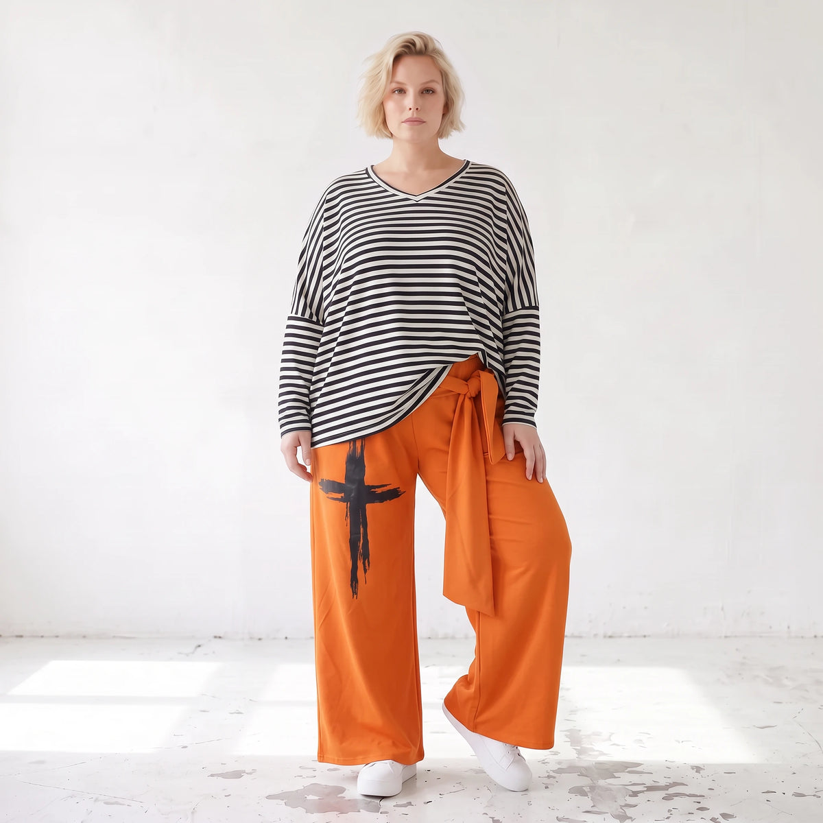 Marlenehose aus weichem Fleece mit Stretch und elastischem Bund mit Bindegürtel für Winter