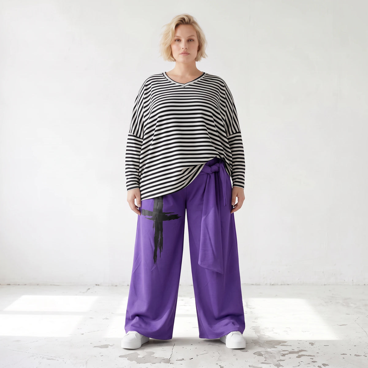 Lila Marlenehose aus weichem warmem Fleece mit Elasthan elastischem Bund und Bindegürtel