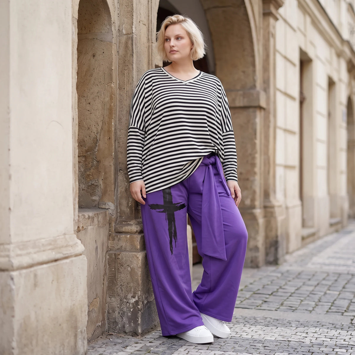 Lila Marlenehose aus weichem warmem Fleece mit Elasthan elastischem Bund und Bindegürtel