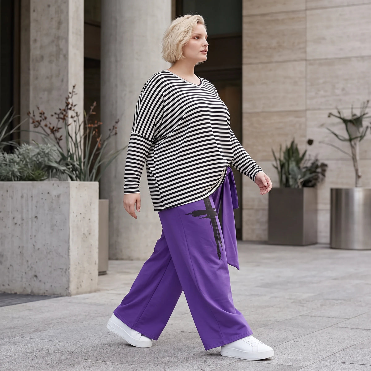 Lila Marlenehose aus weichem warmem Fleece mit Elasthan elastischem Bund und Bindegürtel