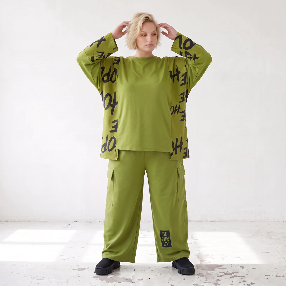 Ballonhose aus weichem Fleece in Olivgrün mit Stretch und elastischem Bund bequem lässig