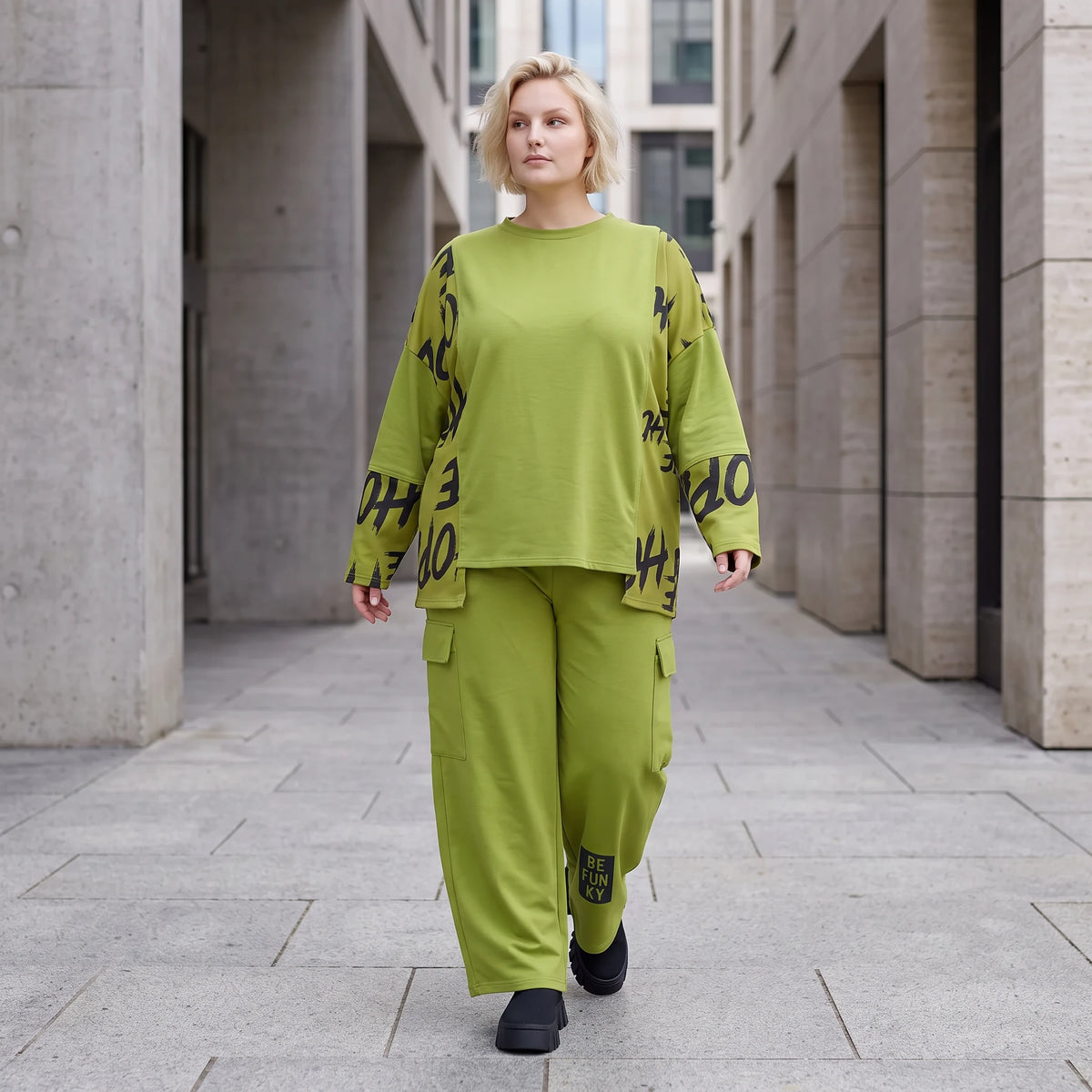 Ballonhose aus weichem Fleece in Olivgrün mit Stretch und elastischem Bund bequem lässig