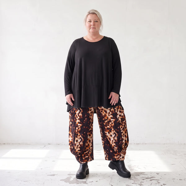 Ballonhose aus Stretch Twill in Rost/Weiß mit weitem Bein und elastischem Bund mit Taschen