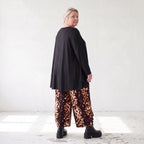 Ballonhose aus Stretch Twill in Rost/Weiß mit weitem Bein und elastischem Bund mit Taschen