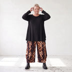 Ballonhose aus Stretch Twill in Rost/Weiß mit weitem Bein und elastischem Bund mit Taschen