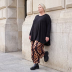 Ballonhose aus Stretch Twill in Rost/Weiß mit weitem Bein und elastischem Bund mit Taschen