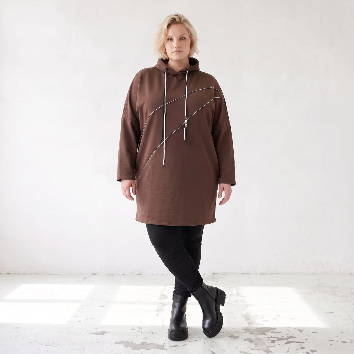 Kuscheliger Fleecehoodie mit Kapuze Tunnelzug Seitentaschen und Stretch in Geradschnitt