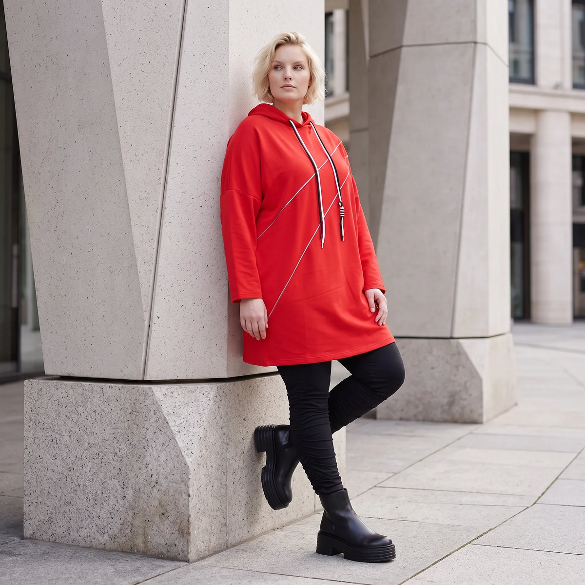 Roter Fleece Hoody in lässiger Passform kuschelig weich warm und bequem für kalte Tage