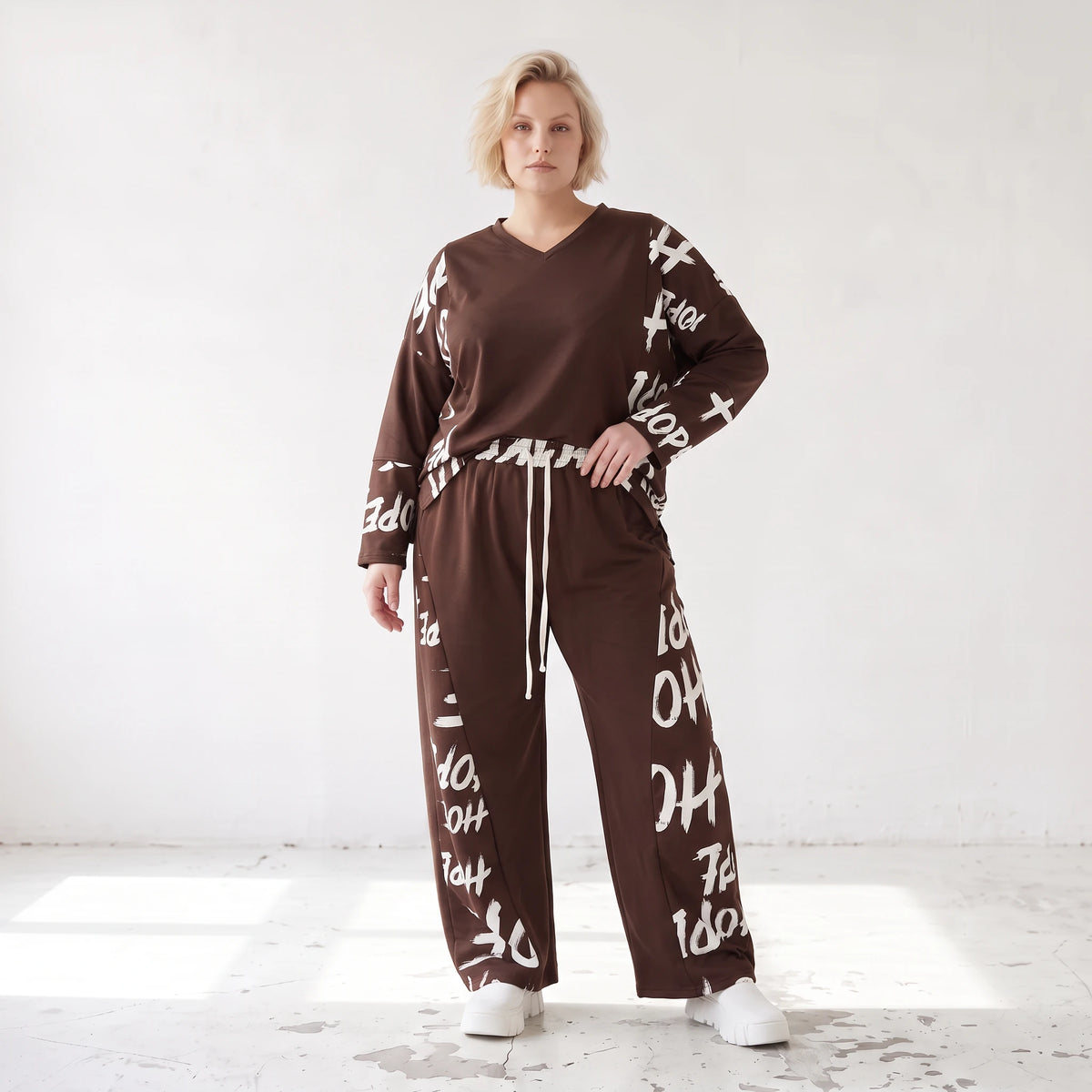 Braune Fleece Ballonhose mit Stretch Schnürbund und Taschen für winterlichen Komfort