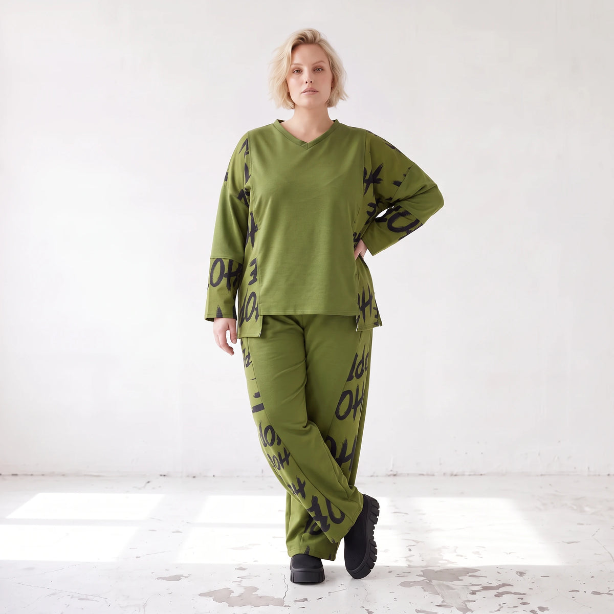 Olivgrüne Ballonhose aus Fleece mit Stretch und Schnürbund für modische Winterlooks