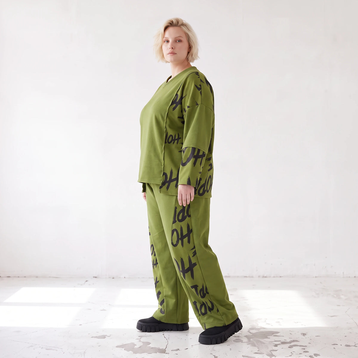 Olivgrüne Ballonhose aus Fleece mit Stretch und Schnürbund für modische Winterlooks