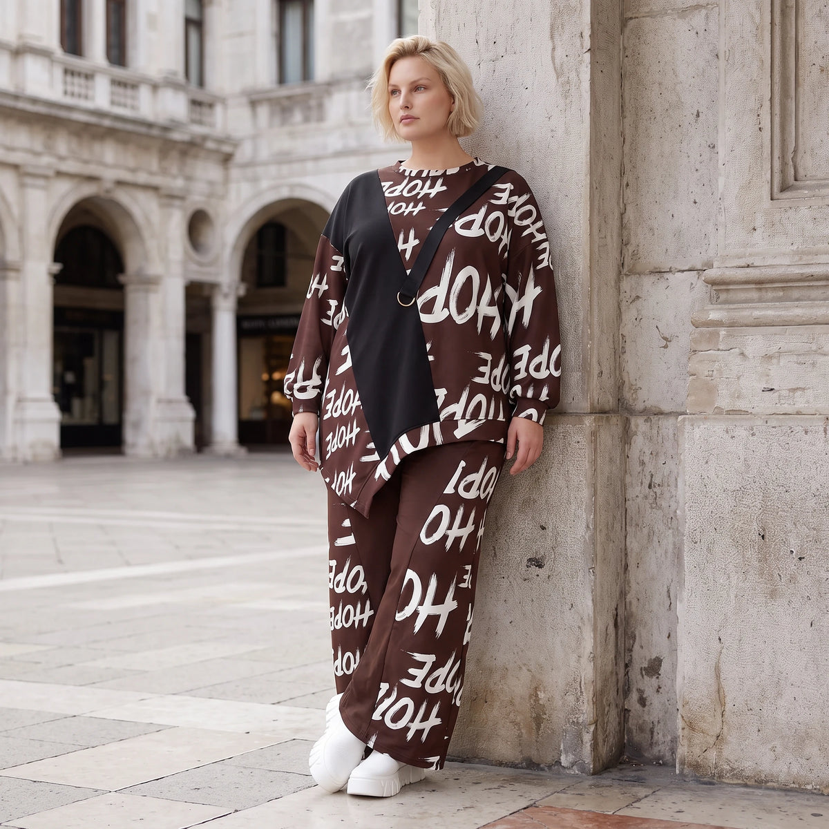 Braunes Fleeceshirt mit asymmetrischem Schnitt und Zipfelsaum weich und herrlich warm