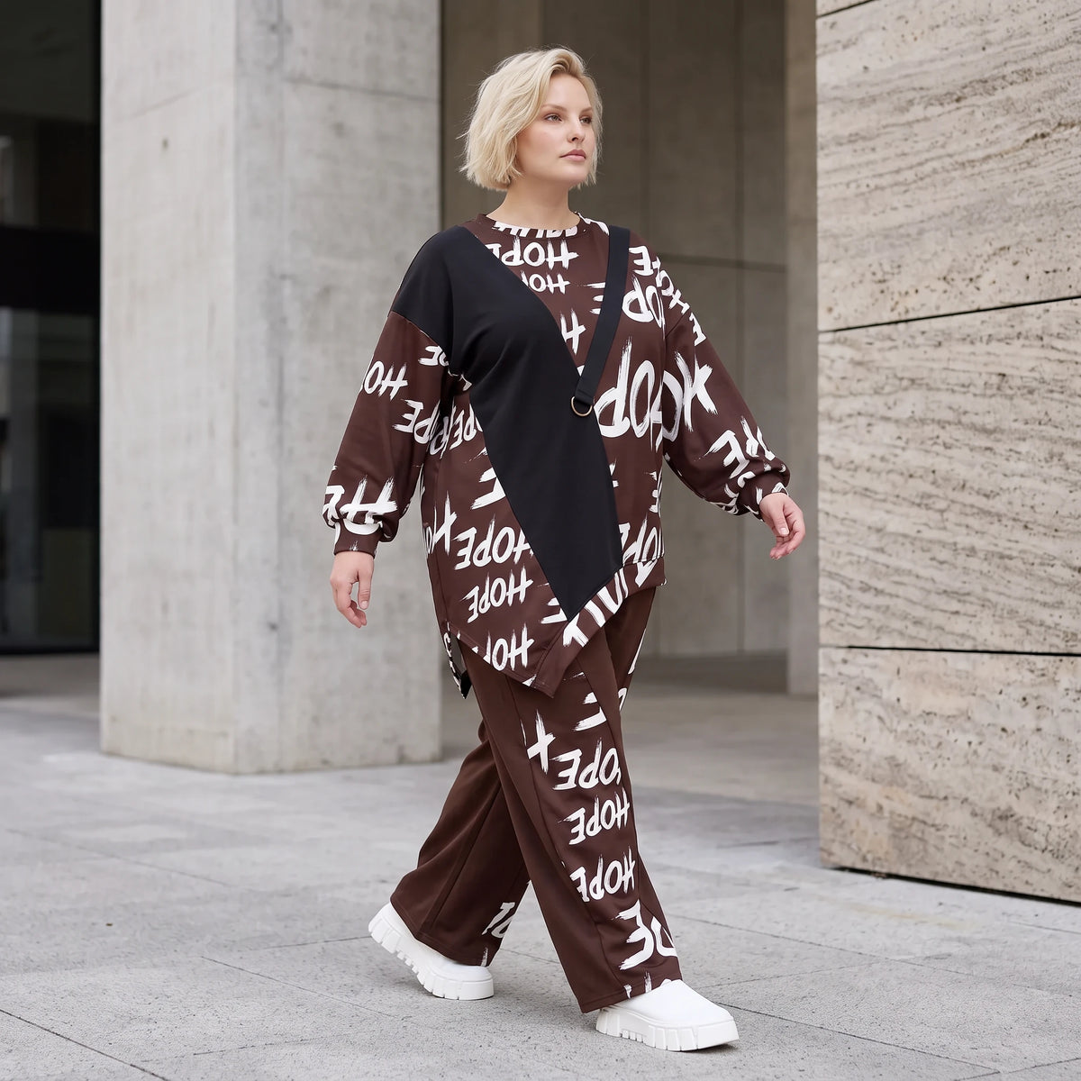 Braunes Fleeceshirt mit asymmetrischem Schnitt und Zipfelsaum weich und herrlich warm