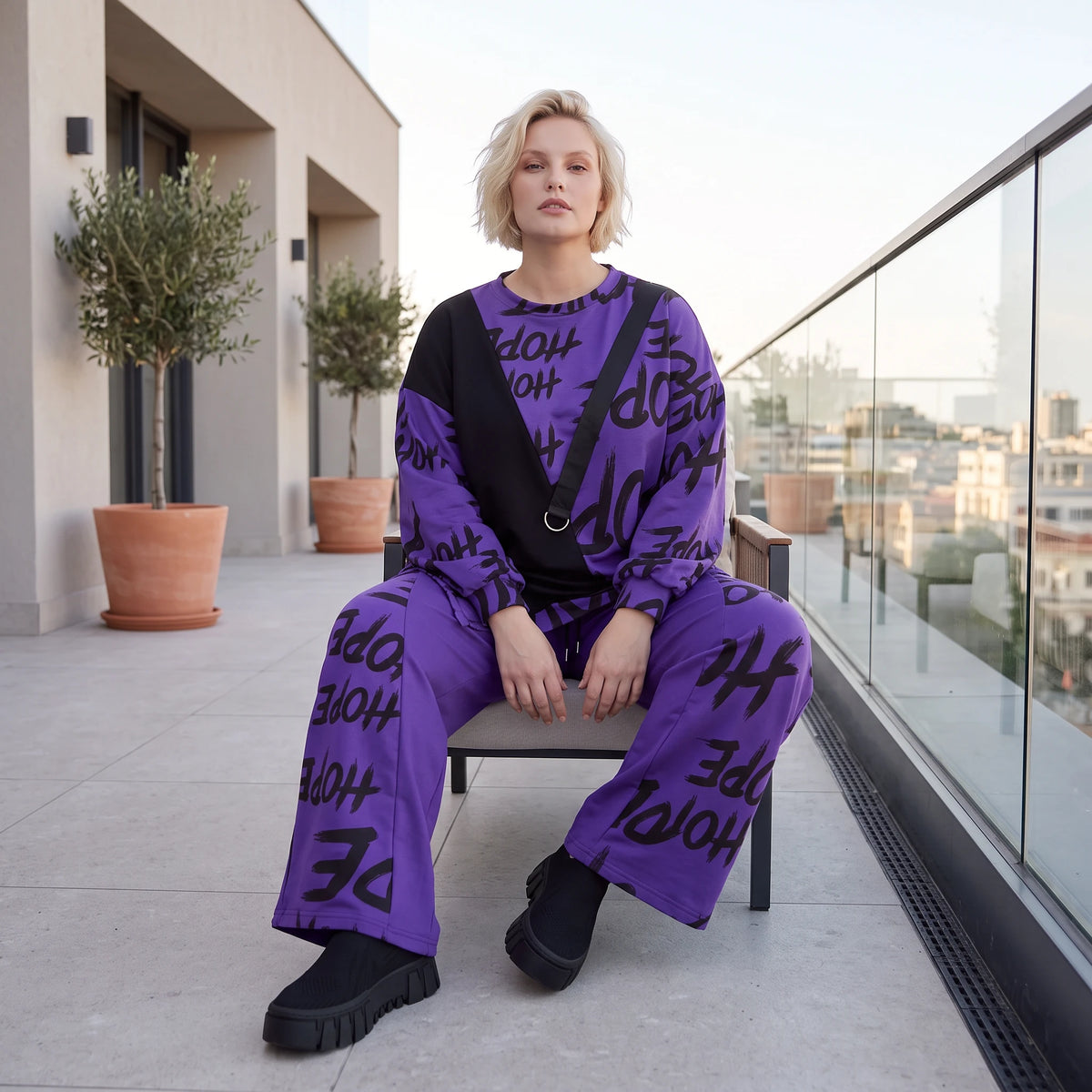 Lila Fleecelangarmshirt mit asymmetrischem Schnitt und Zipfelsaum samt Stretchkomfort