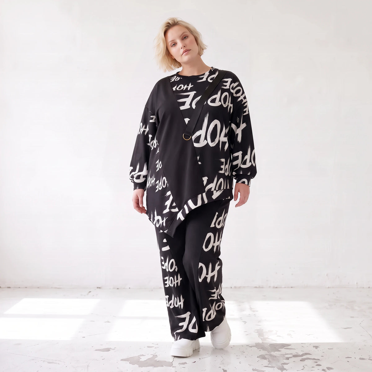 Kuscheliges Fleeceshirt mit asymmetrischem Schnitt und Zipfelsaum aus dehnbarem Stoff