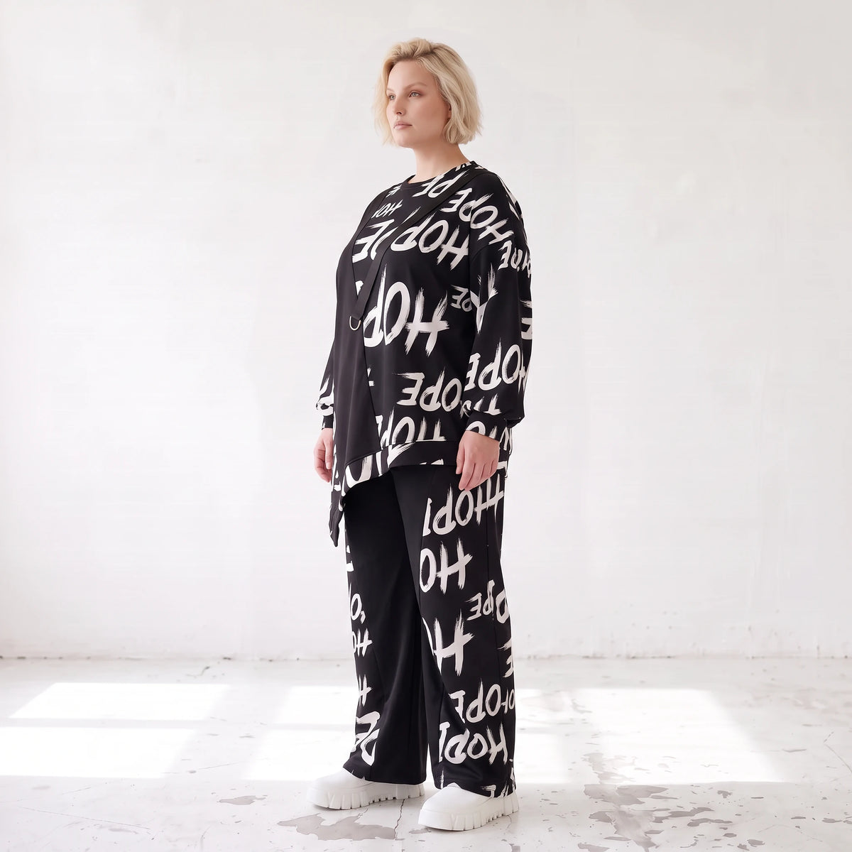 Kuscheliges Fleeceshirt mit asymmetrischem Schnitt und Zipfelsaum aus dehnbarem Stoff