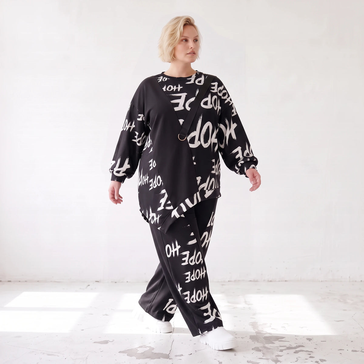 Kuscheliges Fleeceshirt mit asymmetrischem Schnitt und Zipfelsaum aus dehnbarem Stoff