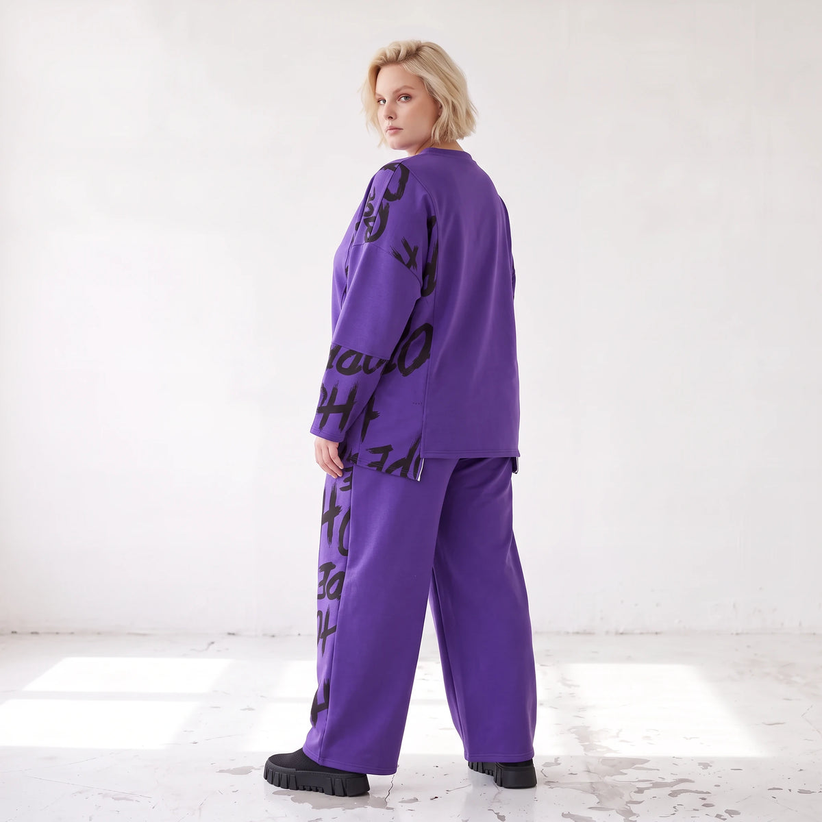 Lila Fleeceshirt mit V-Ausschnitt und Langarm weich warm im geraden Schnitt Stretchfit