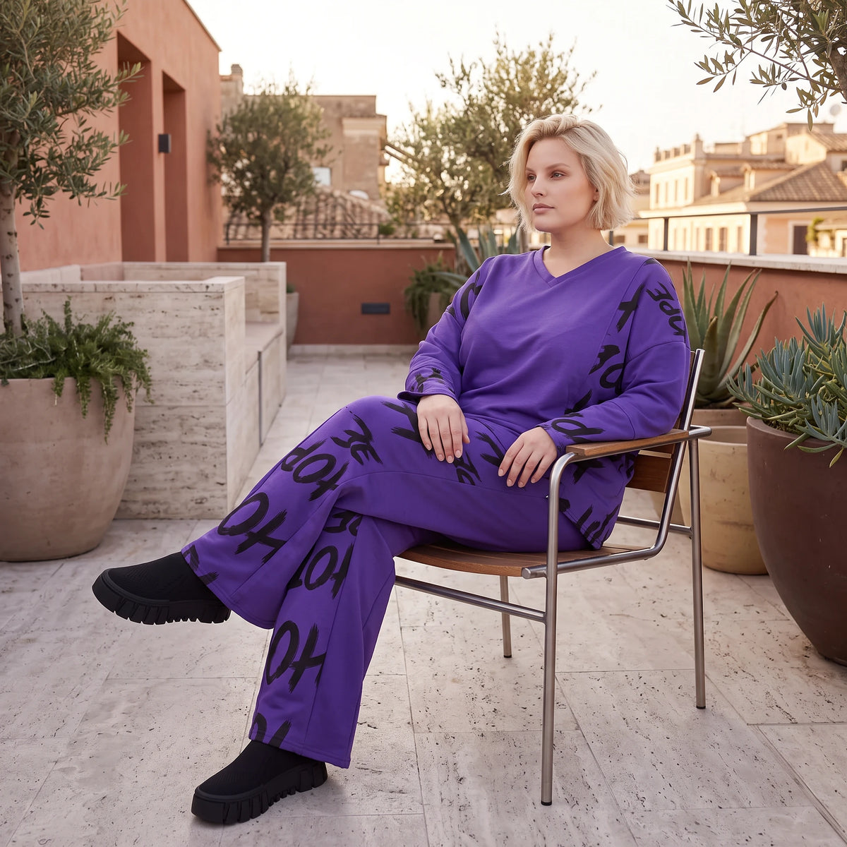 Lila Fleeceshirt mit V-Ausschnitt und Langarm weich warm im geraden Schnitt Stretchfit