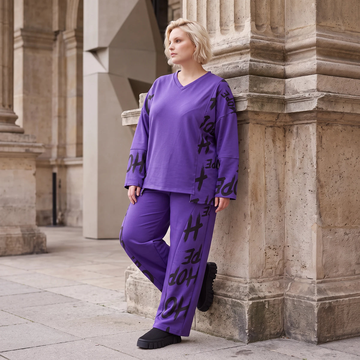 Lila Fleeceshirt mit V-Ausschnitt und Langarm weich warm im geraden Schnitt Stretchfit