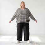 Langarmshirt aus Jersey mit Stretch in Schwarz/Weiss locker geschnitten mit V-Ausschnitt