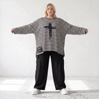 A-Linie Langarmshirt aus feinem Stretchjersey in Schwarz/Weiß mit seitlichen Schlitzen