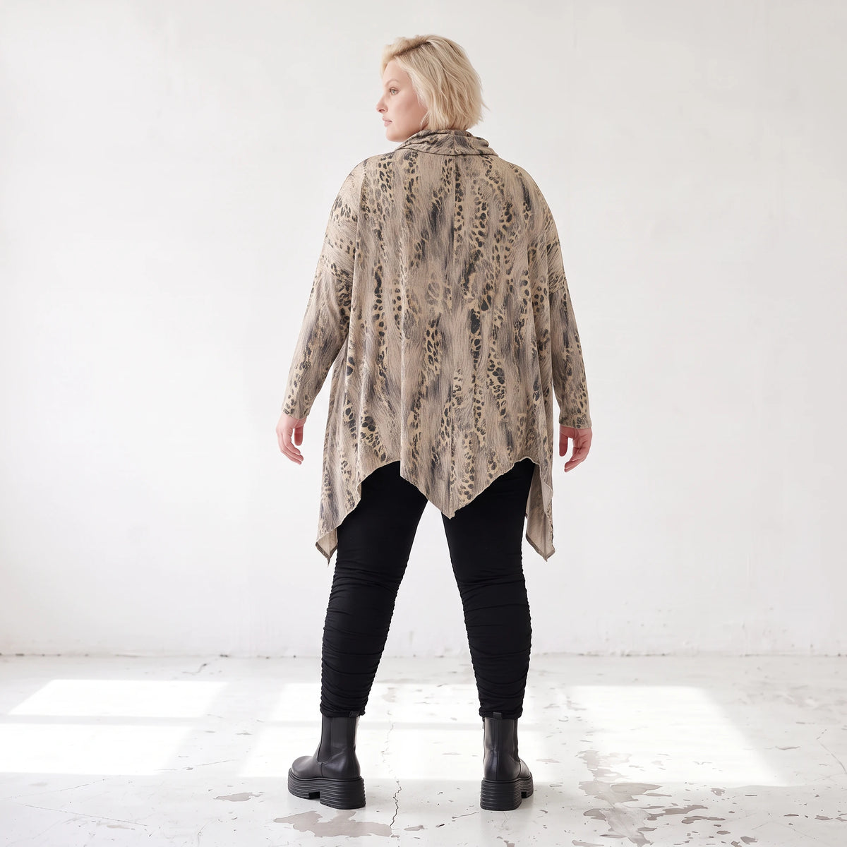 Langarmshirt aus Baumwolle in Beige/Braun mit Rollkragen Tunnelzug und A-Linie Zipfelsaum