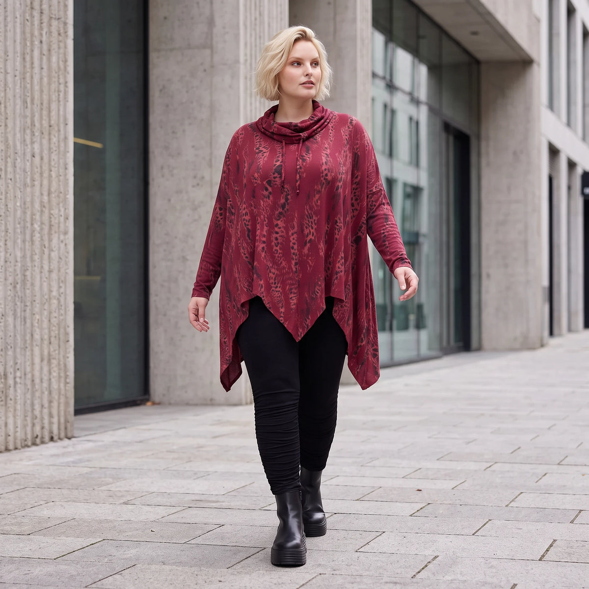 Rollkragenshirt in A-Linie aus Baumwolljersey in Bordeaux/Schwarz mit Tunnelzug Zipfelsaum