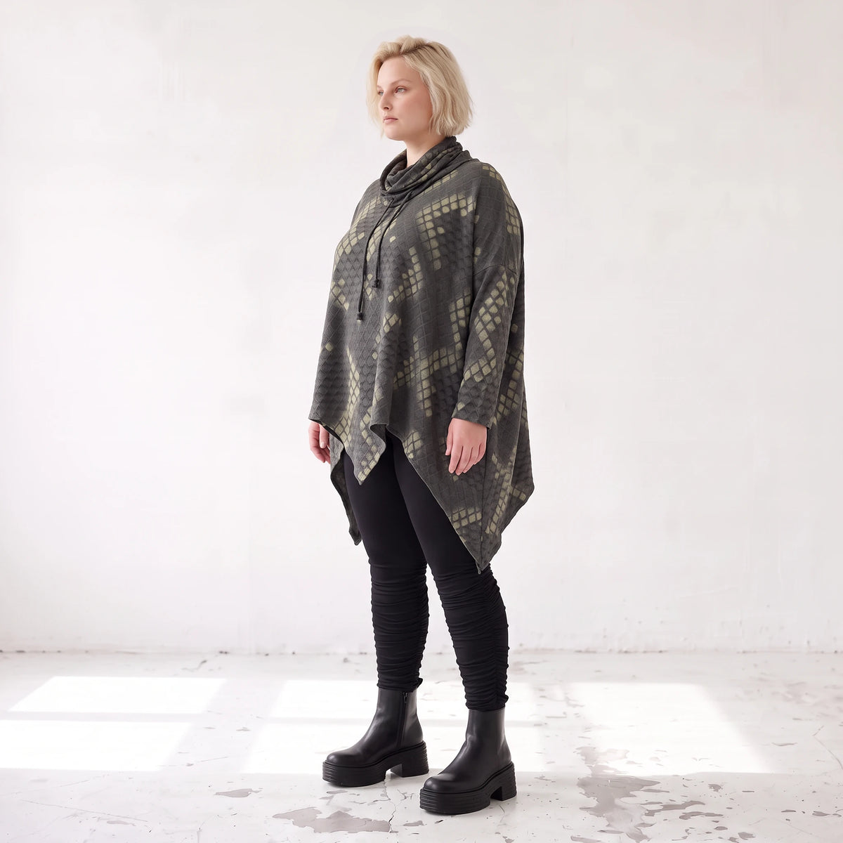 Langarmshirt aus Baumwolle in A-Linie Rollkragen Tunnelzug und asymmetrischem Zipfelsaum