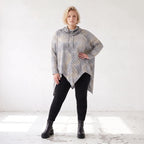 Baumwollshirt in Grau/Beige in A-Linie mit weichem Rollkragen Tunnelzug und Zipfelsaum