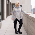 Baumwollshirt in Grau/Beige in A-Linie mit weichem Rollkragen Tunnelzug und Zipfelsaum