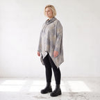 Baumwollshirt in Grau/Beige in A-Linie mit weichem Rollkragen Tunnelzug und Zipfelsaum