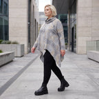 Baumwollshirt in Grau/Beige in A-Linie mit weichem Rollkragen Tunnelzug und Zipfelsaum