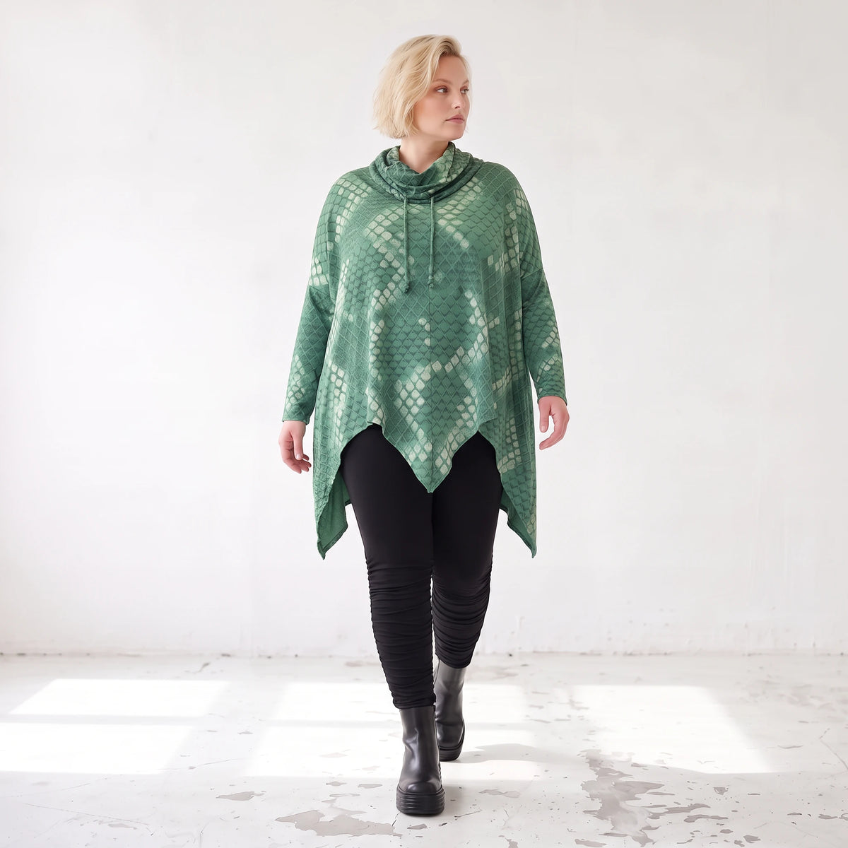 Wintershirt aus weichem Baumwolljersey mit Stretch in A-Linie mit Rollkragen Zipfelsaum