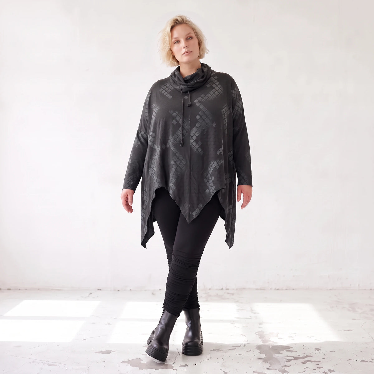 A-Linien Jerseyshirt aus Baumwolle mit Rollkragen Tunnelzug und femininem Zipfelsaum