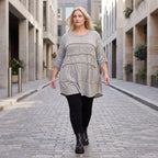 Graues weiches Strickshirt in A-Linie mit Faltennahtmusterung aus Feinstrick mit Stretch