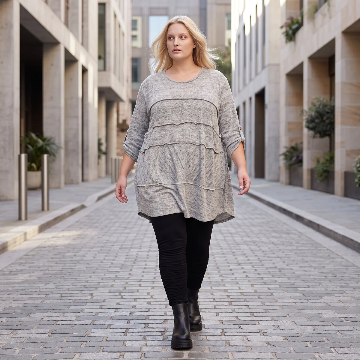 Graues weiches Strickshirt in A-Linie mit Faltennahtmusterung aus Feinstrick mit Stretch