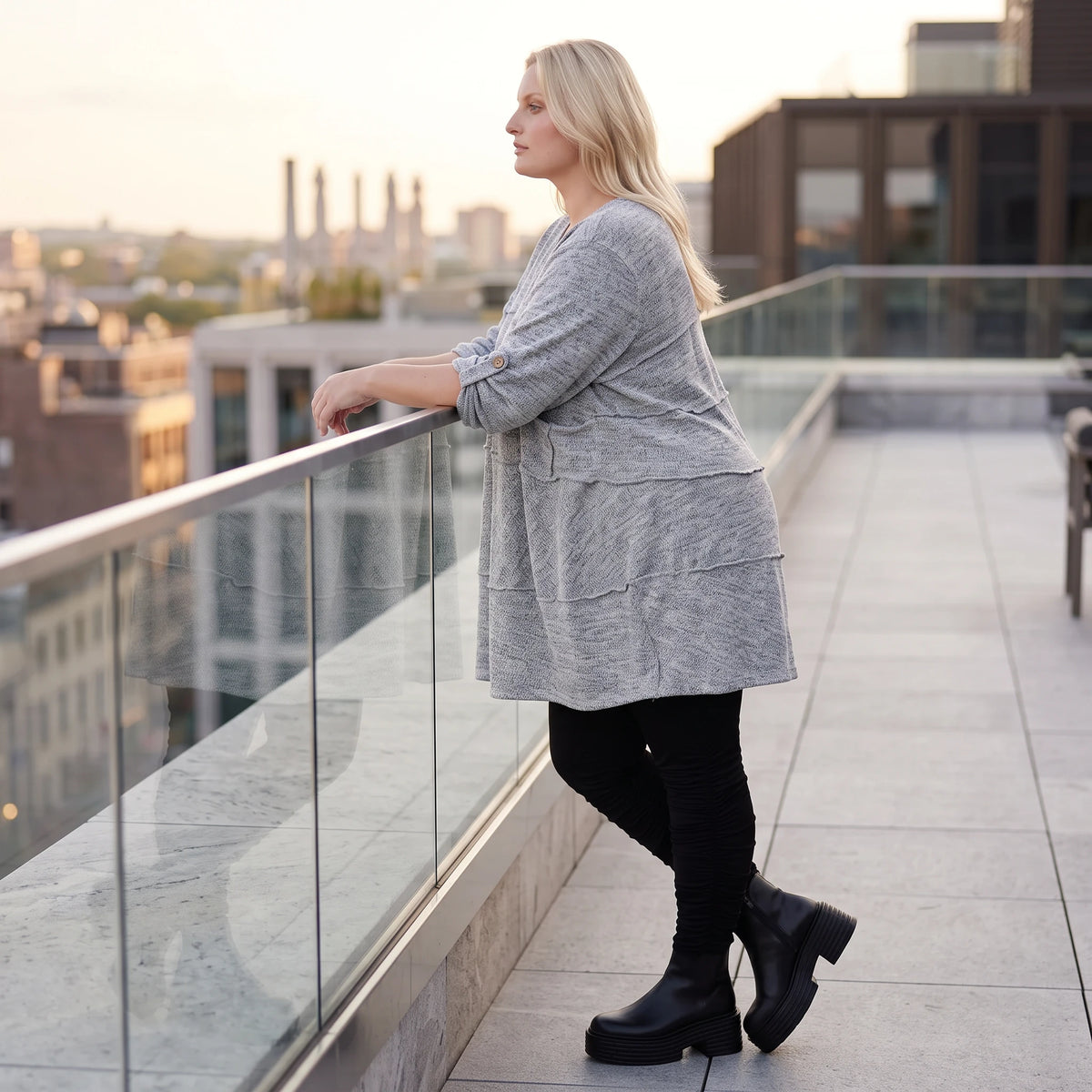 Silbernes Strickshirt in A-Linie aus weichem Stretchstoff warmes Basic für den Winter